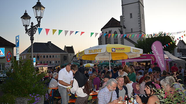 Bild : Bilder vom Markdorfer &bdquo;Street-Food-Markt&ldquo; auf dem Marktplatz am Sonntag