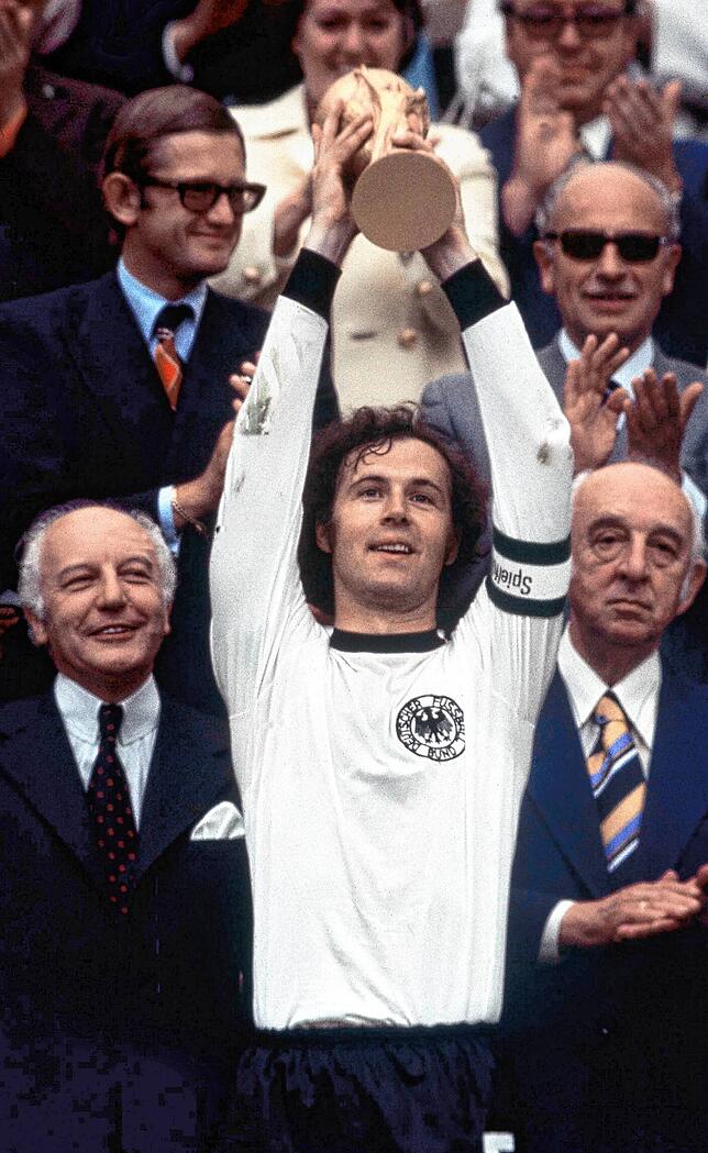 Konstanz Die Lichtgestalt Franz Beckenbauer wird am 11. September 75 Jahre alt und feiert Konstanz Die Lichtgestalt Franz Beckenbauer wird am 11. September 75 Jahre alt und feiert