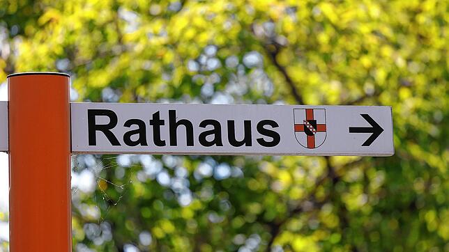 Ins Rathaus wollen sechs Bürgermeisterkandidaten. Am Sonntag soll sich zeigen, wer das Rennen macht &ndash; oder ob ein zweiter ...