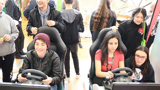Der Fahrsimulator der Kfz-Werkstatt Probst war ständig belagert. Bilder: Martha Weishaar