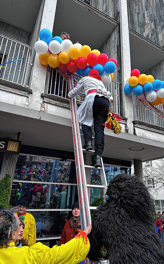 Bild 5: So bunt war der Rathaussturm in Friedrichshafen