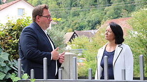 Fabian Prause, Bürgermeister von Dogern und einziger Kandidat, im Gespräch mit SÜDKURIER-Redakteurin Stephanie Jakober.