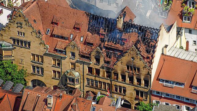 Bild : Am Morgen danach: So sieht es nach dem Großbrand in der Zollernstraße aus
