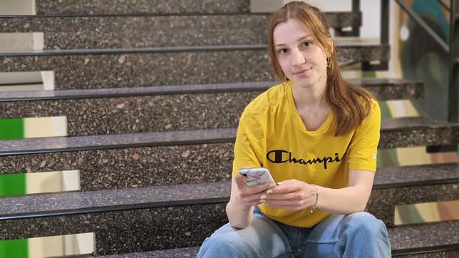 Simone Krieger ist 16 Jahre alt und besucht das Graf-Zeppelin-Gymnasium in Friedrichshafen.