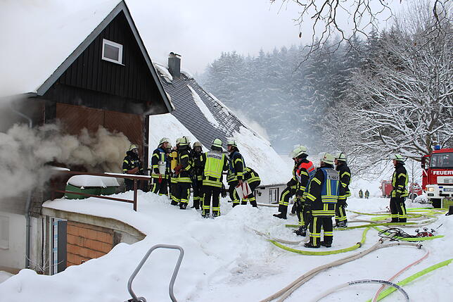 Bild 22: Feuerwehr kann Hof "Im Grund" nicht mehr retten - Sehen Sie hier die Bilder vom Einsatz