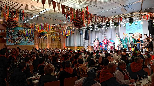 Die Linzgauhalle ist beim Ehrenabend kaum wiederzuerkennen.