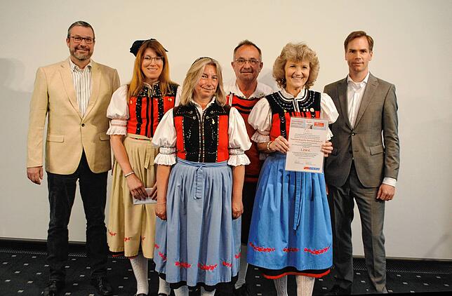 Bild 8: Das sind die strahlenden Sieger der Vereinsförderaktion aus dem westlichen Landkreis