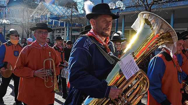 Bild : In Bad Dürrheim herrscht am Fasnetmentig beste Feierlaune (1)