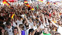 Riesenstimmung gab es bei der Fußball-WM 2010 auf dem Hengslterplatz in Donaueschingen. Und wo können Fans bei der EM zum Public-Viewing?
