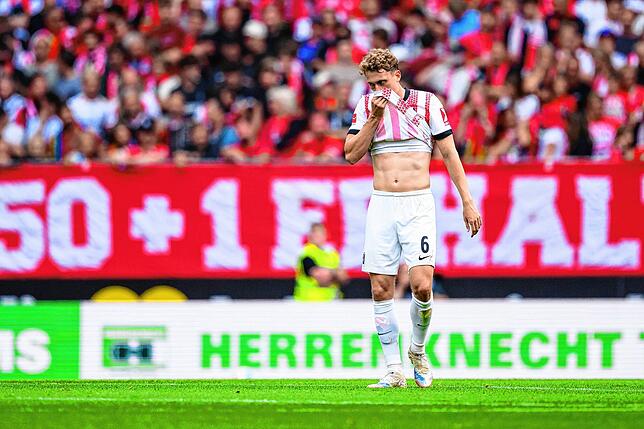 Patrick Osterhage (SC Freiburg) reagiert unzufrieden.