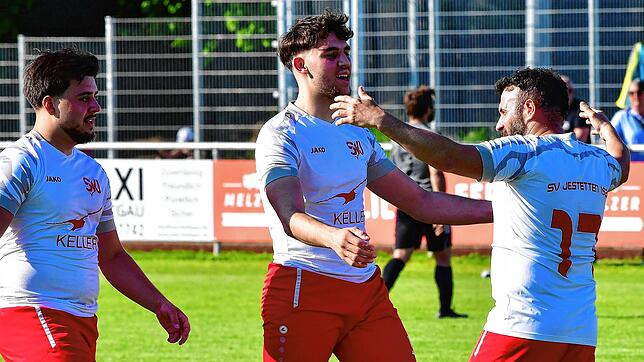 Bild : SV Jestetten gewinnt Kellerderby mit 2:1 gegen den FC Hochrhein – und wir haben Fotos!