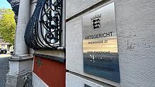 (Symbolbild) Vor dem Amtsgericht Konstanz geht es um Erpressung und Betrug. Angeklagt sind zwei Männer Anfang 20, die ihr Opfer über ...