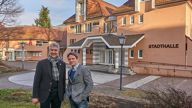 Die Nutzer: Bürgermeister Michael Thater und Kulturamtsleiter Frank Johannes Wölfl schätzen die Möglichkeiten, die die Stadthalle für ...