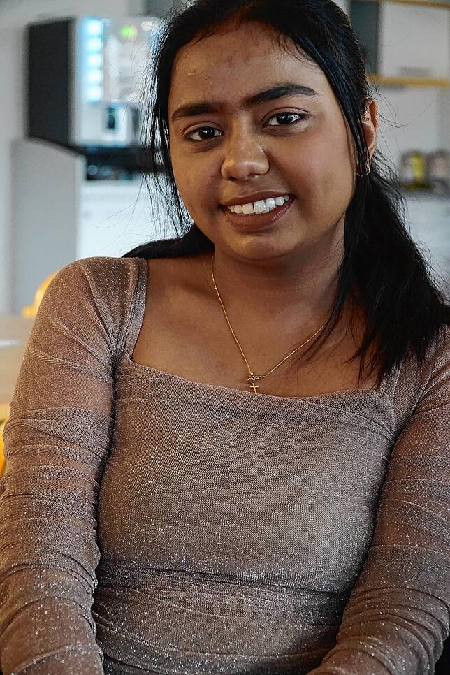 Maria Sebastian kommt aus Indien, hat eine dreijährige Ausbildung zur Pflegefachfrau begonnen und fühlt sich wohl in Villingen-Schwenningen.