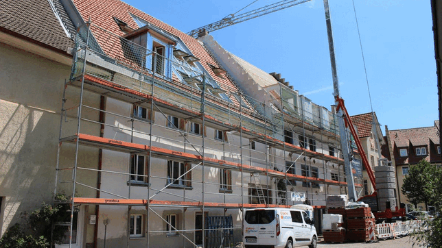 Das Gebäude in der Sommergasse vor dem Umbau 2020 und aktuell. Um den Bau gibt es derzeit Diskussionen.