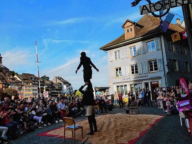 Die Kulturnacht in Laufenburg zog mit ihrem vielfältigen Programm an Theater, Livemusik, Gemälden und vielem mehr zahlreiche Besucher an.