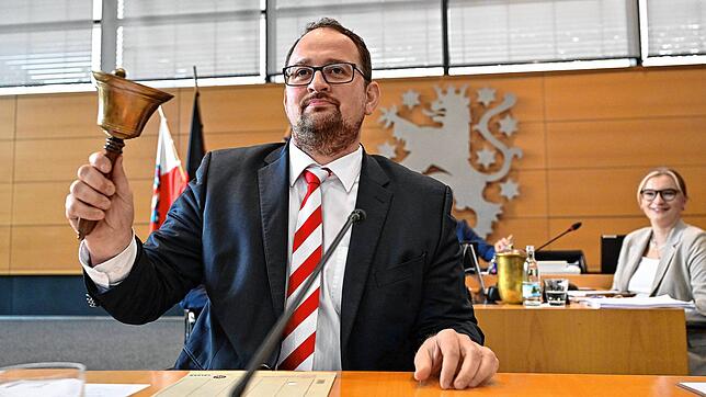 Thadäus König (CDU) als neuer Landtagspräsident während der konstituierenden Sitzung des Thüringer Landtags. Am 1. September wurde in ...