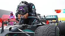 Ein kurzer Moment des Innehaltens &ndash; Hamilton nach seinem 94. Formel-1-Sieg. Bild: AFP