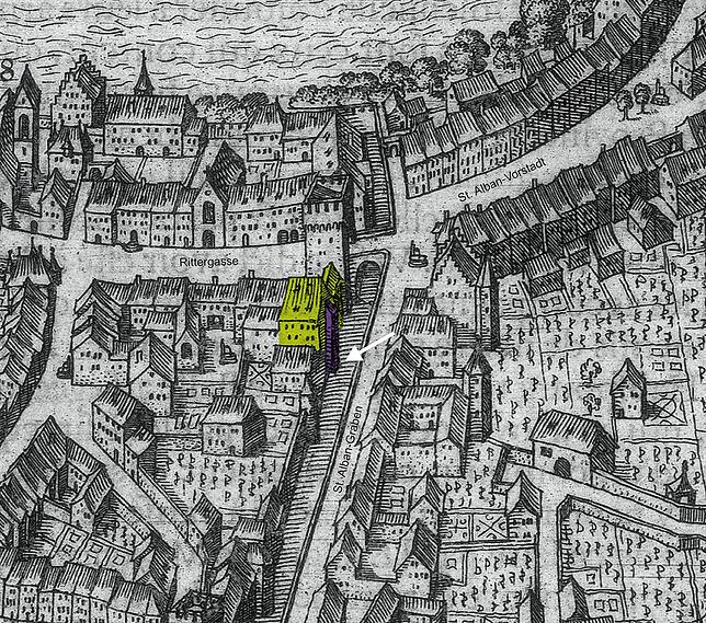 Die Latrine (violett) mit dem Affenskelett gehörte zum Vorderen Ramsteinerhof (grün), der direkt an die Innere Stadtmauer grenzte. ...