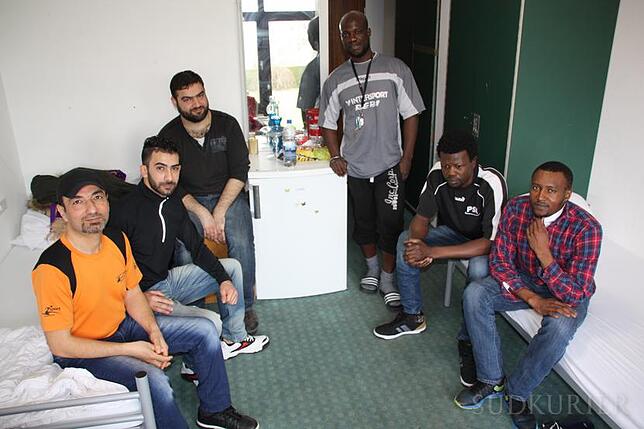 Große Runde im kleinen Zimmer: Flüchtlinge in Sigmaringen berichten von Erfahrungen und Vorurteilen.