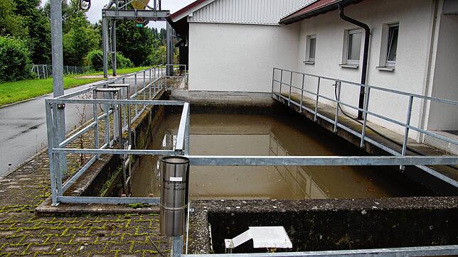 Die Gemeinde betreibt zwei eigenständige Kläranlage, darunter den Komplex zwischen Kleinschönach und Herdwangen.