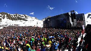 2018 trat Helene Fischer in Ischgl auf. Für das Opening 2025 konnte ein Weltstar aus Großbritannien gewonnen werden.