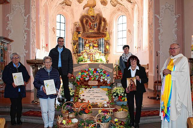 Der Vorstand des Kirchenchors Riedböhringen-Hondingen, hinten von links Fridolin Baschnagel und Kassiererin Katja Romer, Kassierin ...