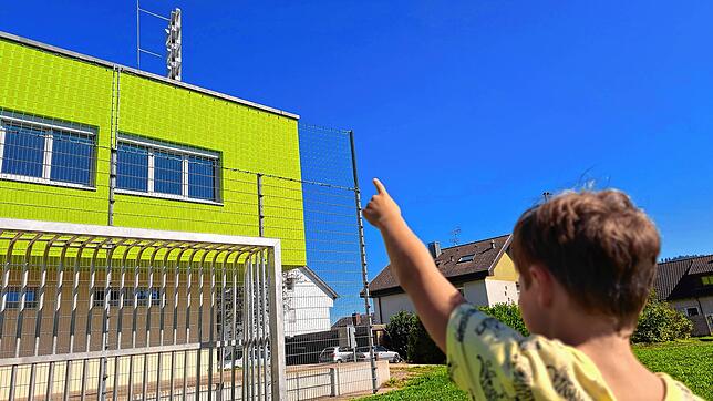 Hier gibt es schon eine neue Sirene: Dieses Exemplar steht in Rielasingen-Worblingen auf der Hardberghalle.