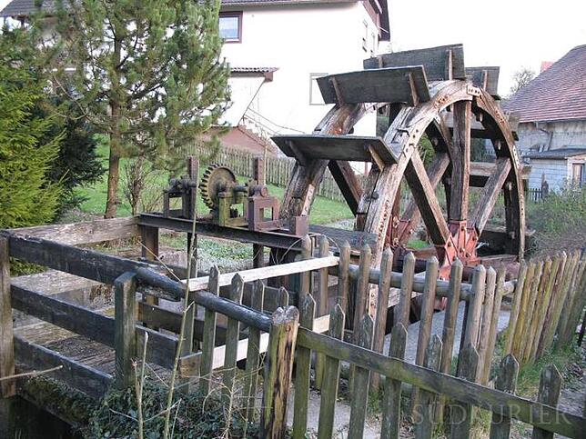 Das Wasserrad zwischen Scheffellinde und Haus des Gastes ist ein trauriger Anblick. Es gehöre saniert, finden die Ortschaftsräte und ...