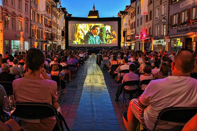 Filmvergnügen unter freiem Himmel: Das Archivbild von 2019 stammt von den Waldshuter Filmnächten, als unter anderem der Film „Der ...