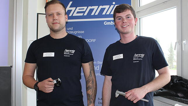 Johnny Klotz (links) und Kai Berath erzählten, wie die Ausbildung eines Drehers und Fräsers aussieht.