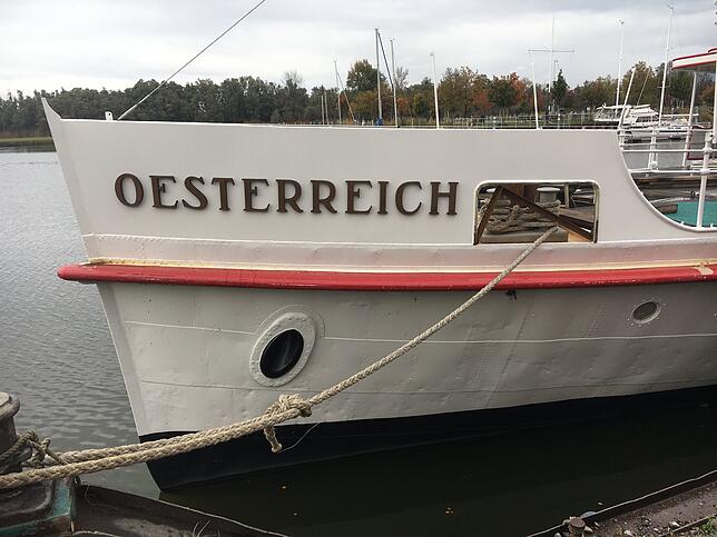 Das Motorschiff Oesterreich liegt momentan in einer Werft in Fußach (Österreich) und wird restauriert und in seinen Urzustand ...
