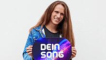 Leon Ummenhofer alias John Leon bei der 15. Staffel der Sendung &bdquo;Dein Song&ldquo;, die auf ZDF-Kika läuft.