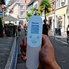 Am Eingang zur Münsterstraße in Überlingen hatte sich Mitte August der sonnige Asphalt im Sonnenschein schon mittags auf 42,6 Grad erwärmt.