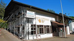 Das Schmitzinger Feuerwehr-Gerätehaus in Schmitzingen muss weiter saniert werden. Im vergangenen Jahr wurden die Fassaden und die ...