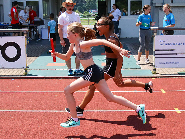 Bild 1: Bilder vom Kreisfinale des Schulwettbewerbs &bdquo;Jugend trainiert für Olympia&ldquo; am Donnerstag im Langensteinstadion Tiengen