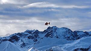 Ein Rettungshubschrauber im Einsatz. (Symbolbild)