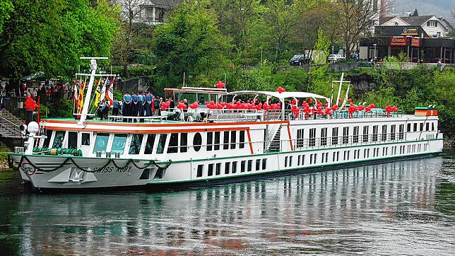 Das Hotelschiff „Swiss Ruby“ bei seiner Schiffstaufe.