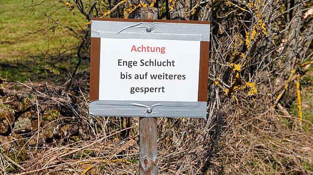 Obswohl überall Schilder darauf hinweisen, dass die Engeschlucht gesperrt ist, hält sich nicht jeder Wanderer daran.