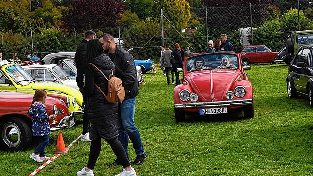 Bild : Oldtimer, Schlachtplatte, Musik: So war das Herbstfest in Orsingen