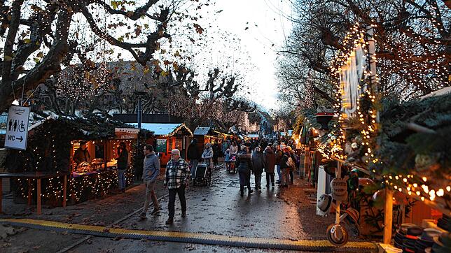 Bild : Beim Weihnachtsmarkt leuchtet auch der Konstanzer Hafen – Bilder vom ersten Abend am Bodensee