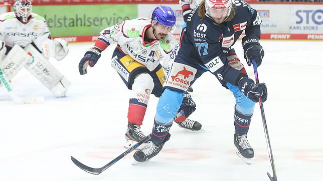 Die heftige Erkältung ist überstanden: Daniel Pfaffengut (vorne) steht gegen Ingolstadt wieder im Kader der Wild Wings