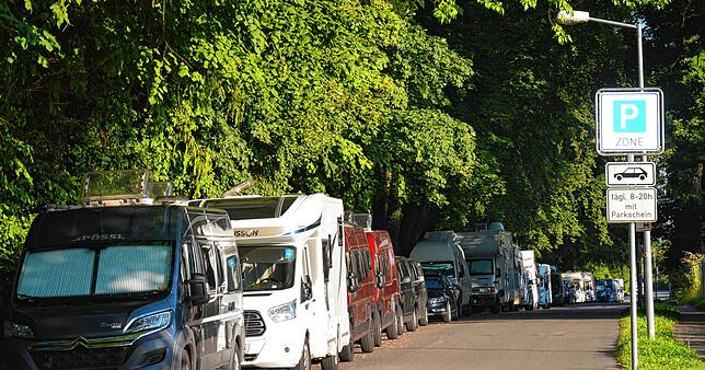 In der Eichwaldwaldstraße in Lindau dürfen Camper über Nacht stehen, so die Angaben der Stadt Lindau.