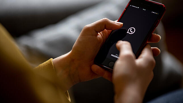 Der Messenger-Dienst WhatsApp feilt an einer Tastatur-Änderung. Diese könnte aber nicht allen Nutzern gefallen.