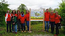 Die Mitglieder der Biodiversität-AG und Camphill-Schüler Lars bei der Eröffnung (von links): Antoinette Kieback, Claudia Esslinger, Lars ...