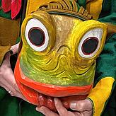 So sehen sie aus: die Holzmasken der Fidelia Unkenbrenner.