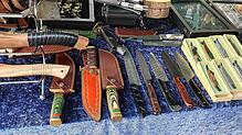 Die Ausstellung und der Verkauf von Messern und anderen Dingen wie Äxten, die als Waffe benutzt werden können, ist auf dem Flohmarkt ...