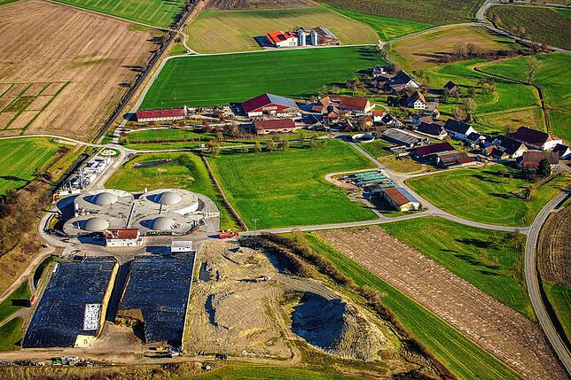 Oberhalb von Hahnennest betreiben die vier ansässigen Landwirtschaftsfamilien den Energiepark Hahnennest. Angrenzend an das Areal sollte ...