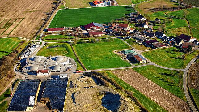 Oberhalb von Hahnennest betreiben die vier ansässigen Landwirtschaftsfamilien den Energiepark Hahnennest. Angrenzend an das Areal sollte ...
