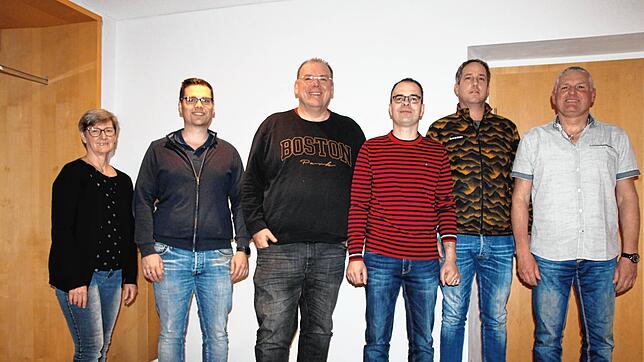 Die Oberalpfener Ortschaftsräte (von links): Eva Albiez, Philipp Müller, Harald Walde, Ortsvorsteher Armin Arzner, Florian Schäuble und ...